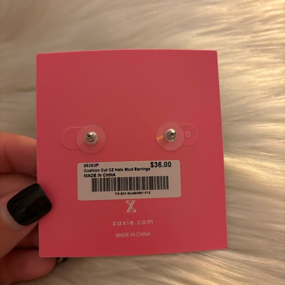 Zaxie stud earrings - Picture 2 of 2